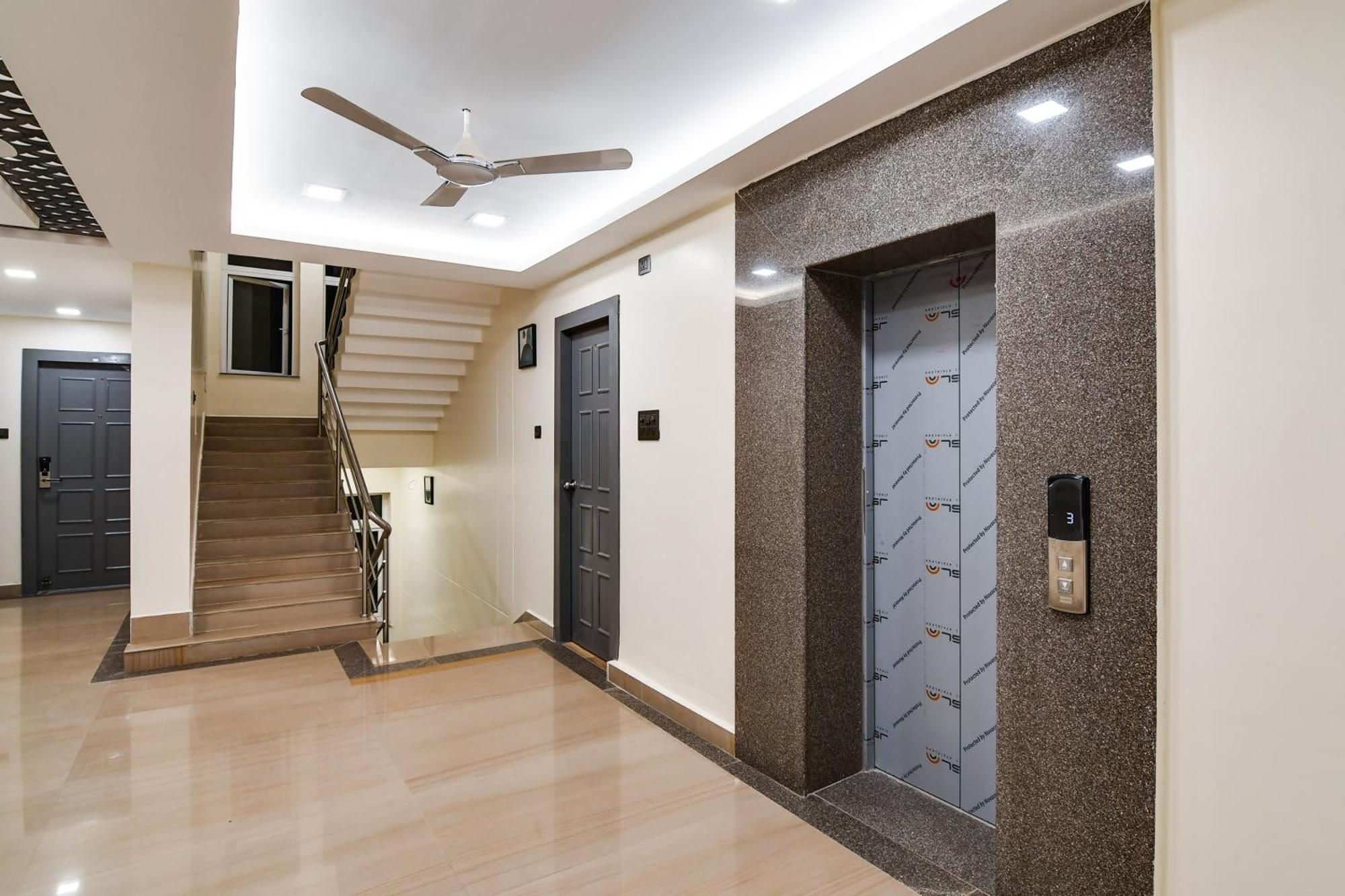 Super Townhouse Oak Sayhallo Ecstasy Bhuvanéšvar Exteriér fotografie