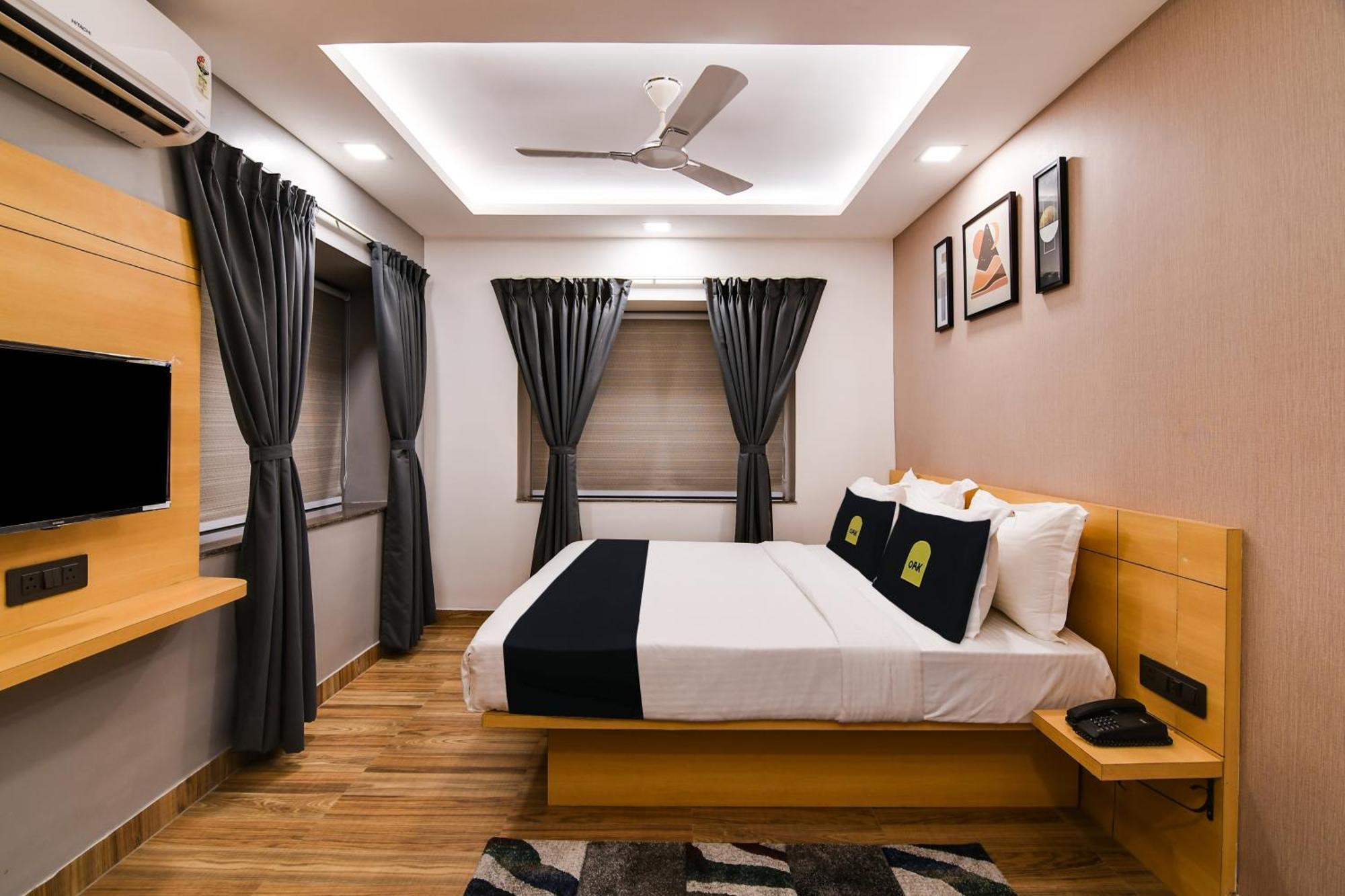 Super Townhouse Oak Sayhallo Ecstasy Bhuvanéšvar Exteriér fotografie