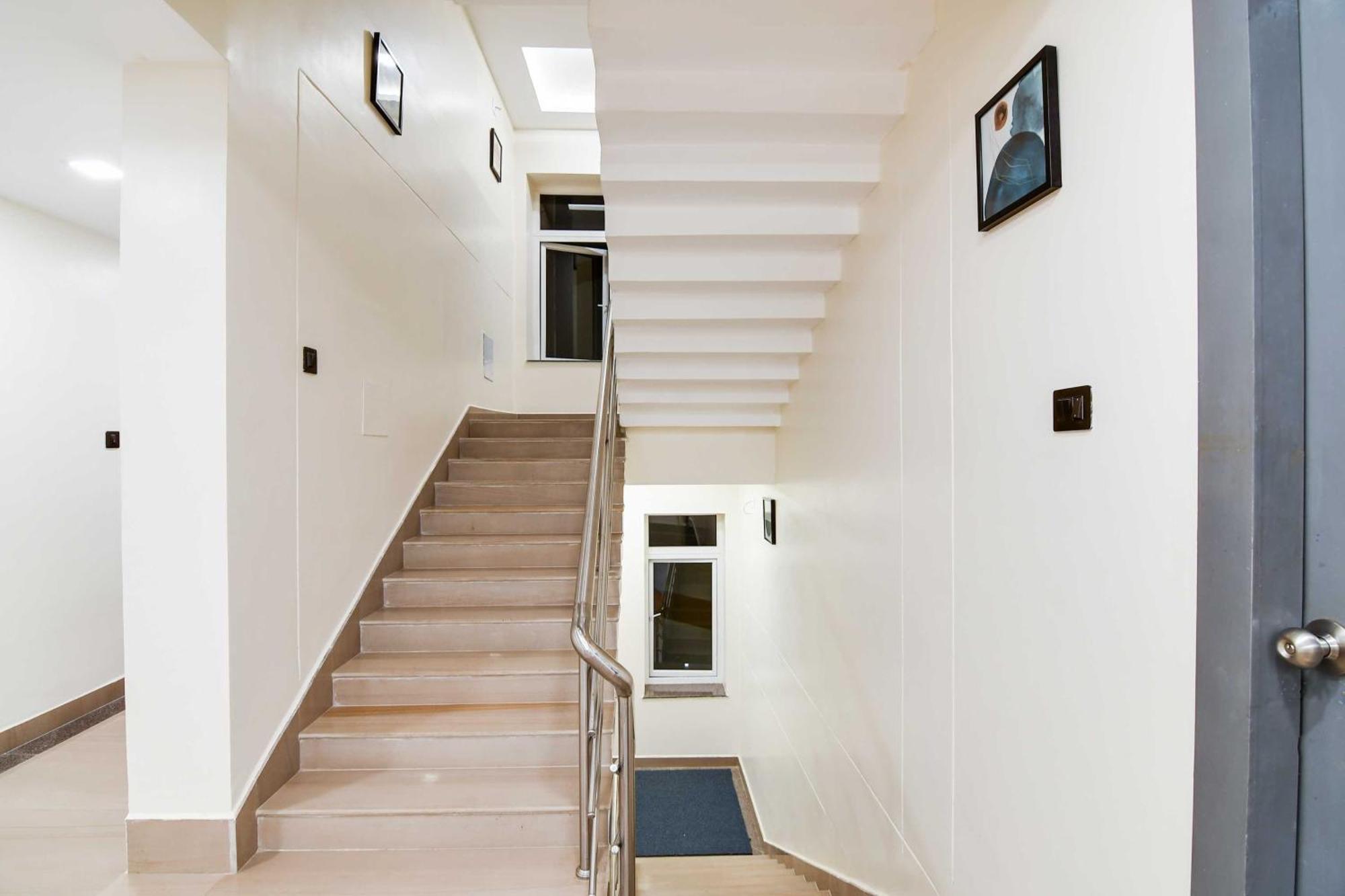 Super Townhouse Oak Sayhallo Ecstasy Bhuvanéšvar Exteriér fotografie