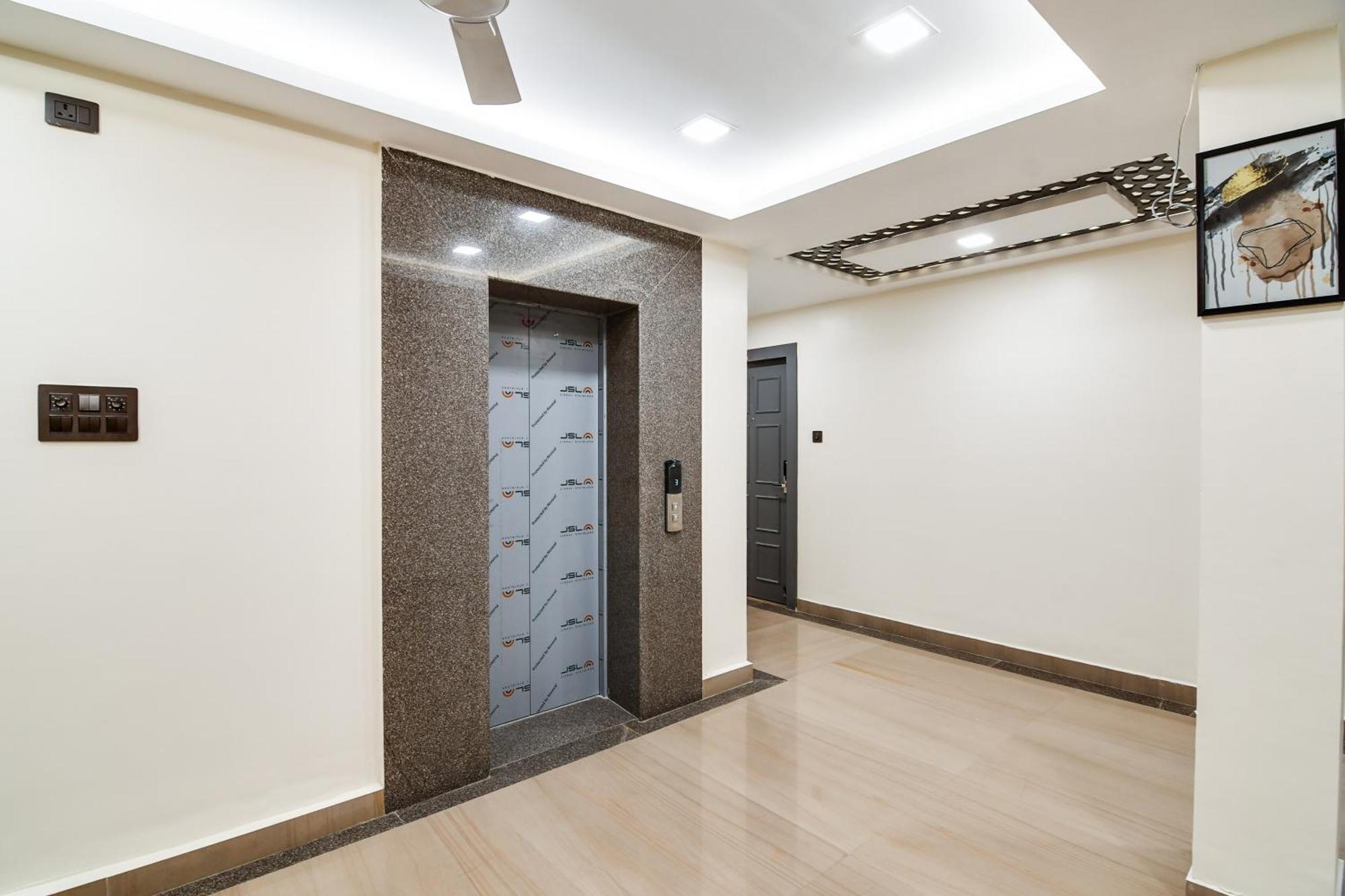 Super Townhouse Oak Sayhallo Ecstasy Bhuvanéšvar Exteriér fotografie