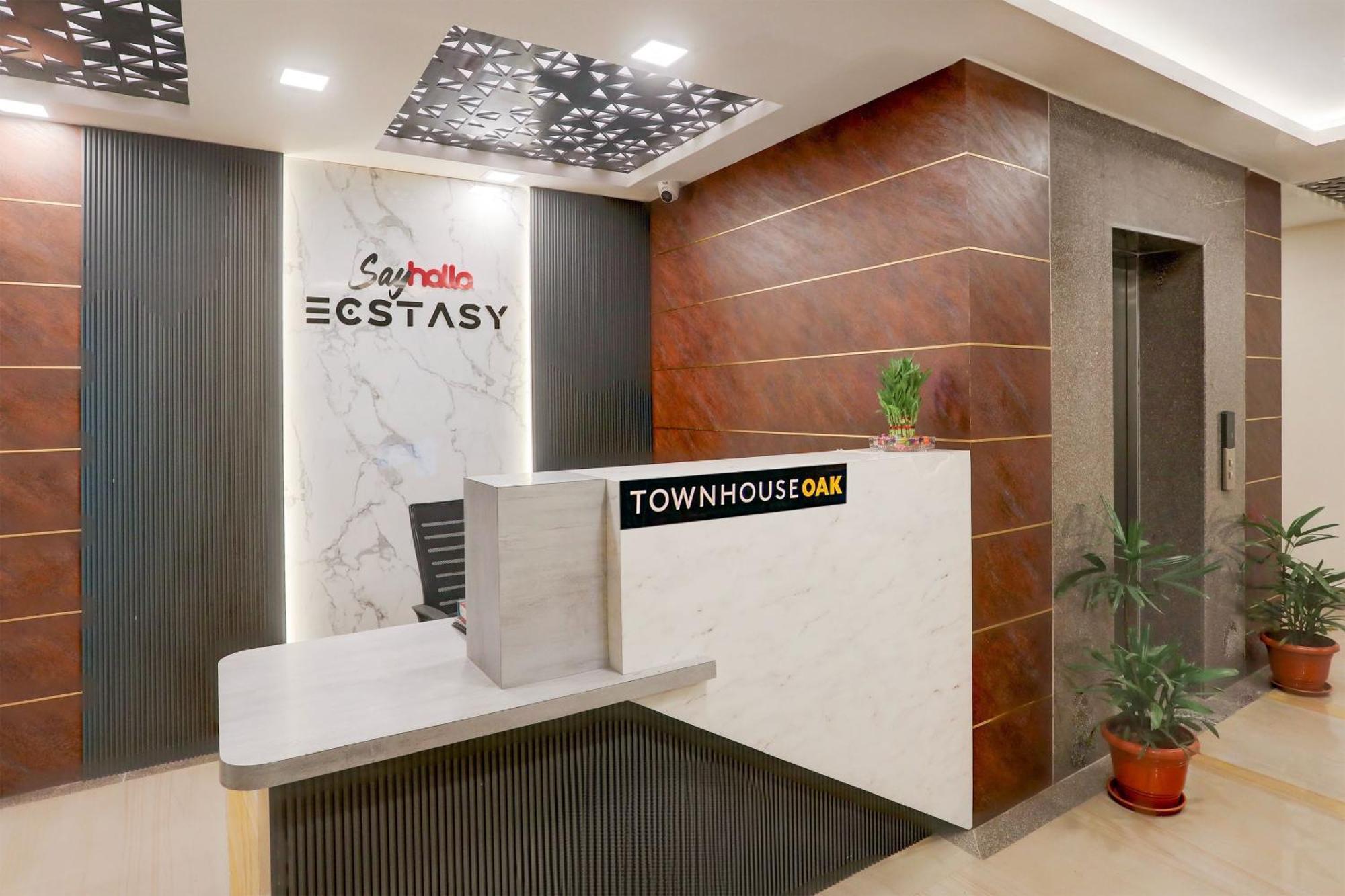Super Townhouse Oak Sayhallo Ecstasy Bhuvanéšvar Exteriér fotografie
